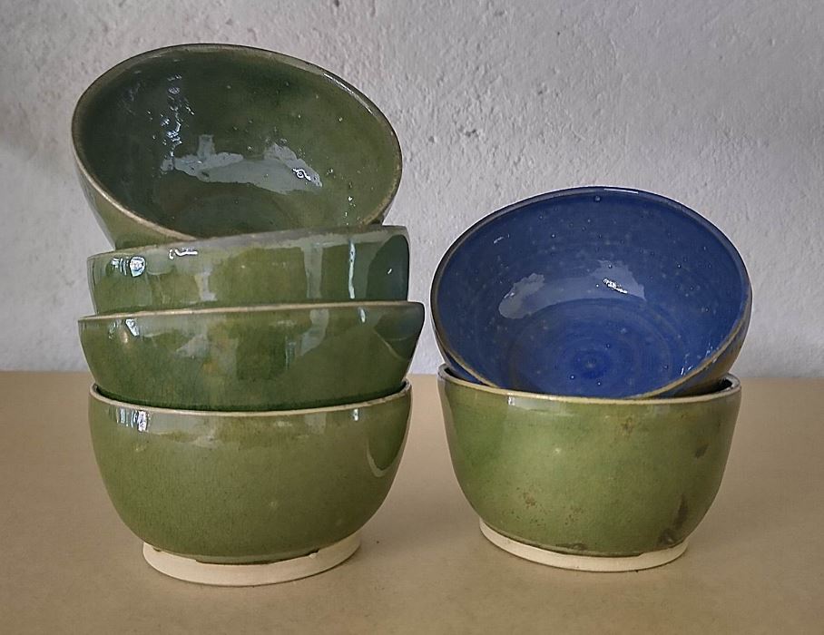 Petits bols à thé Production Les mains et l'argile. Atelier de céramiste à Saint Julien de Jonzy, Brionnais, Saône et Loire, Bourgogne. Véronique Truchet